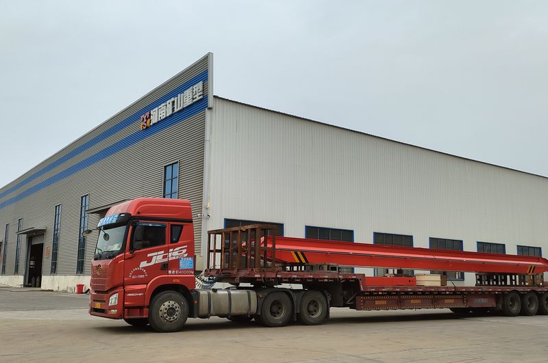 電動單梁起重機3臺 LD5t—16.8m LD3t—16.5m /2臺 制作完成，發(fā)往江西南昌交付客戶使用。